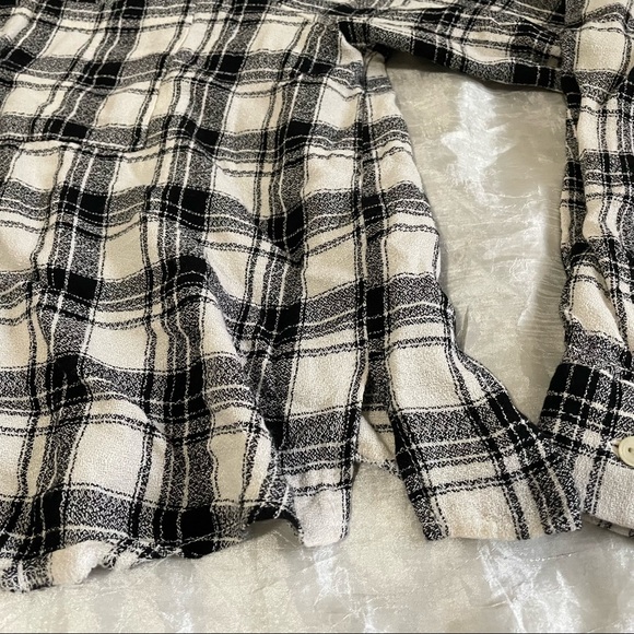 ❤️🔥3/$22❤️🔥 New Look white and black plaid flannel - Picture 6 of 6